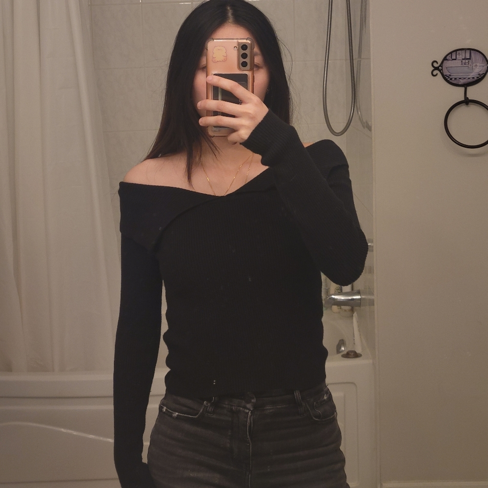 Abercrombie & Fitch Black Off-the-Shoulder Sweater